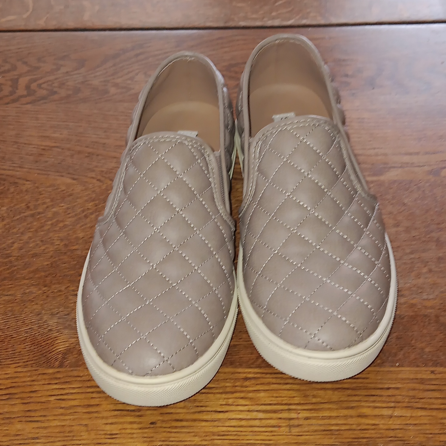 Size 9.5 Steve Madden Very Light Gray Ecentrcq Sneakers